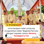 Dianugerahi Gelar "Baginda Pemuka Bangsa", Jokowi Kenakan Pakaian Adat Lampung
